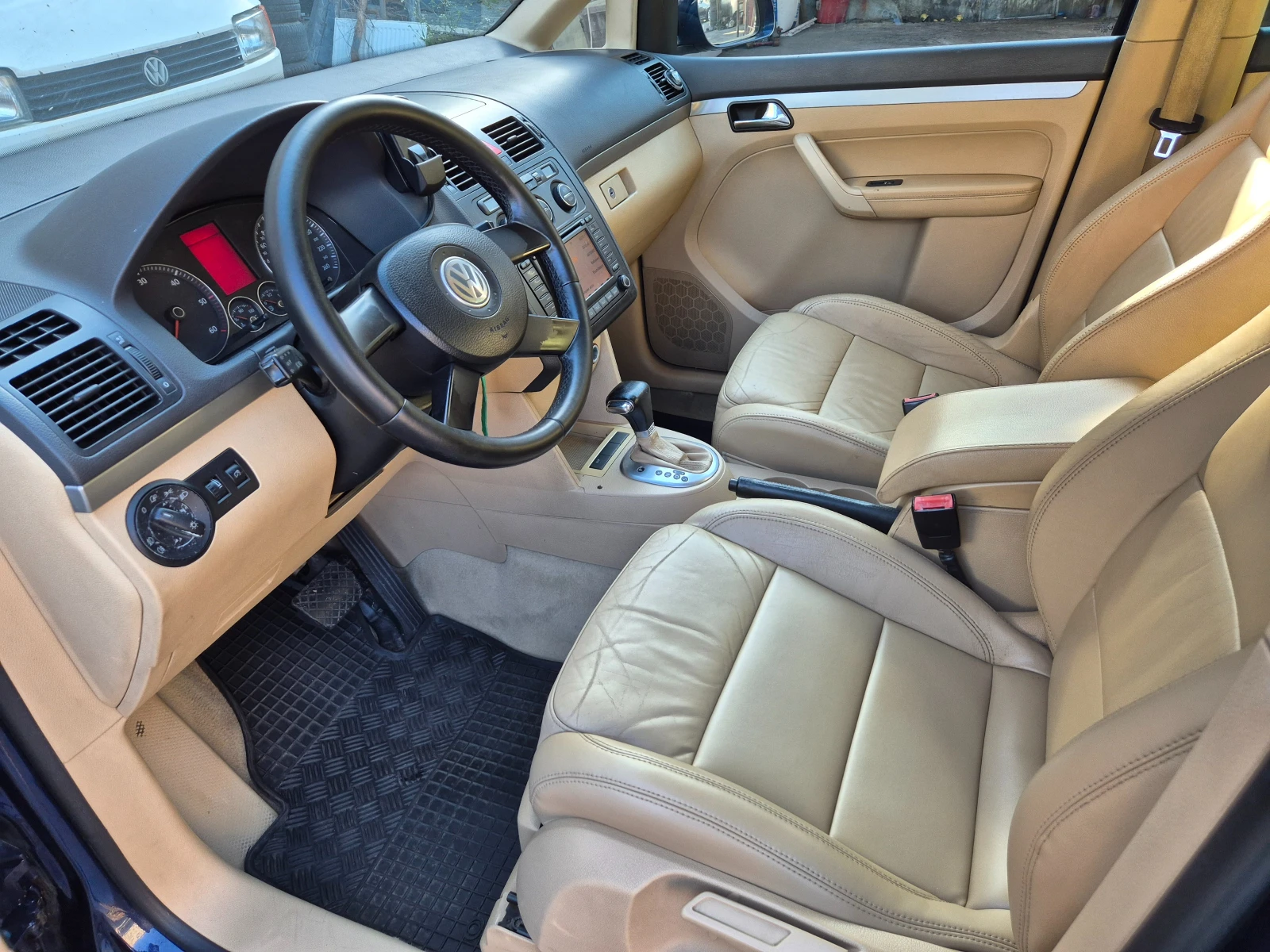 VW Touran, снимка 7 - Автомобили и джипове - 55118091
