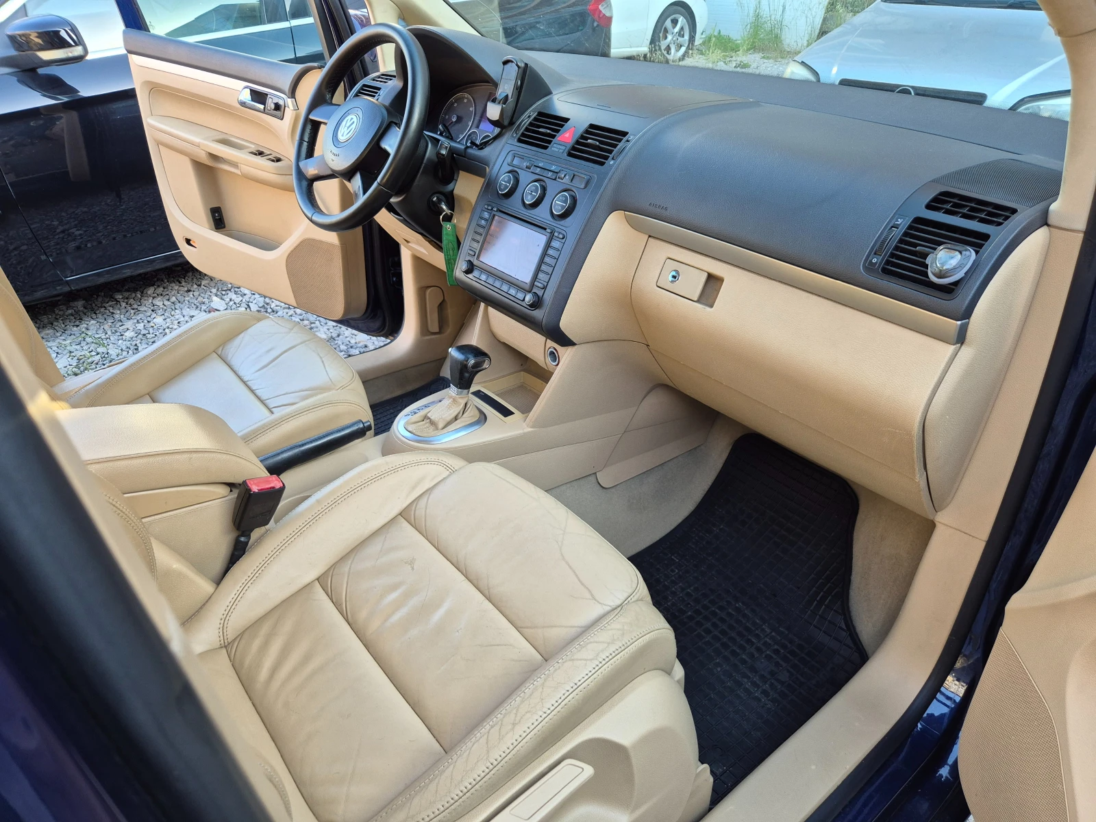 VW Touran, снимка 11 - Автомобили и джипове - 55118091