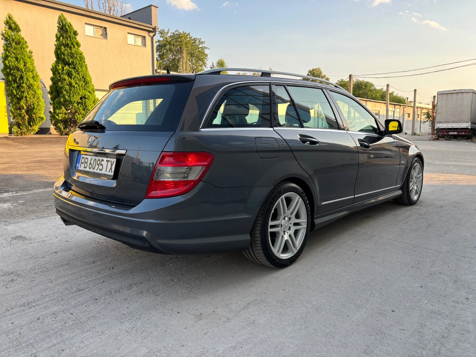 Mercedes-Benz C 200 AMG, снимка 4 - Автомобили и джипове - 55436090