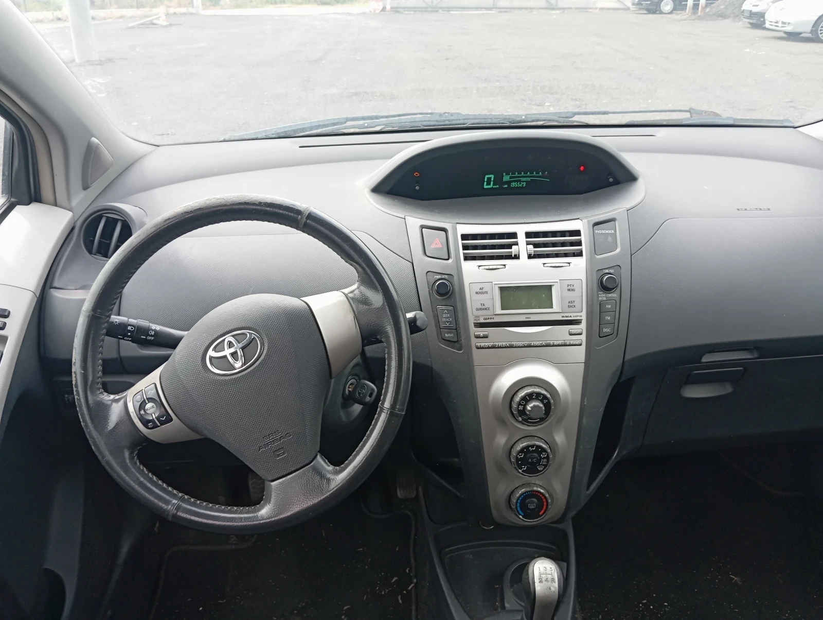 Toyota Yaris, снимка 10 - Автомобили и джипове - 55681078