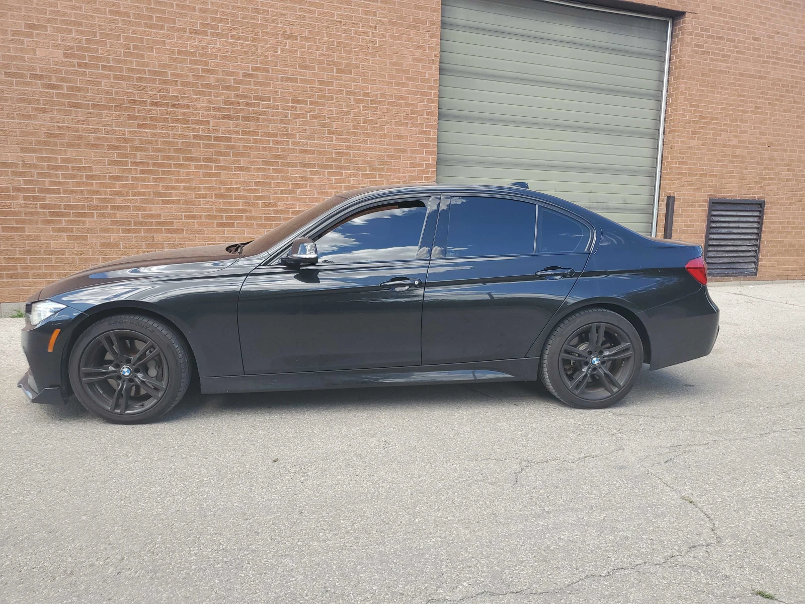 BMW 330 * xDrive * CARFAX * ОПЦИЯ ЗА ФИНАНСИРАНЕ, снимка 2 - Автомобили и джипове - 55964818