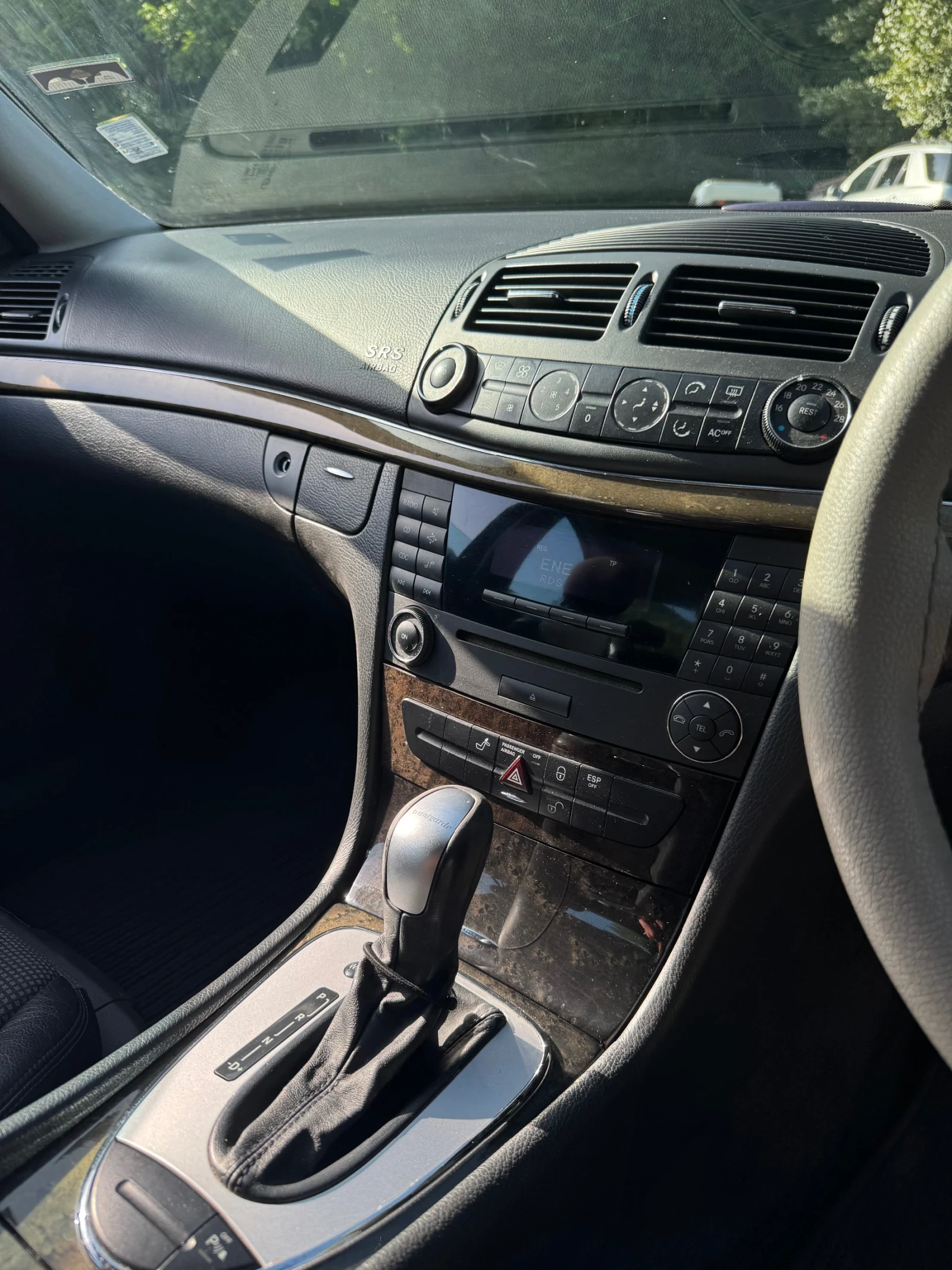 Mercedes-Benz E 320, снимка 11 - Автомобили и джипове - 56075703