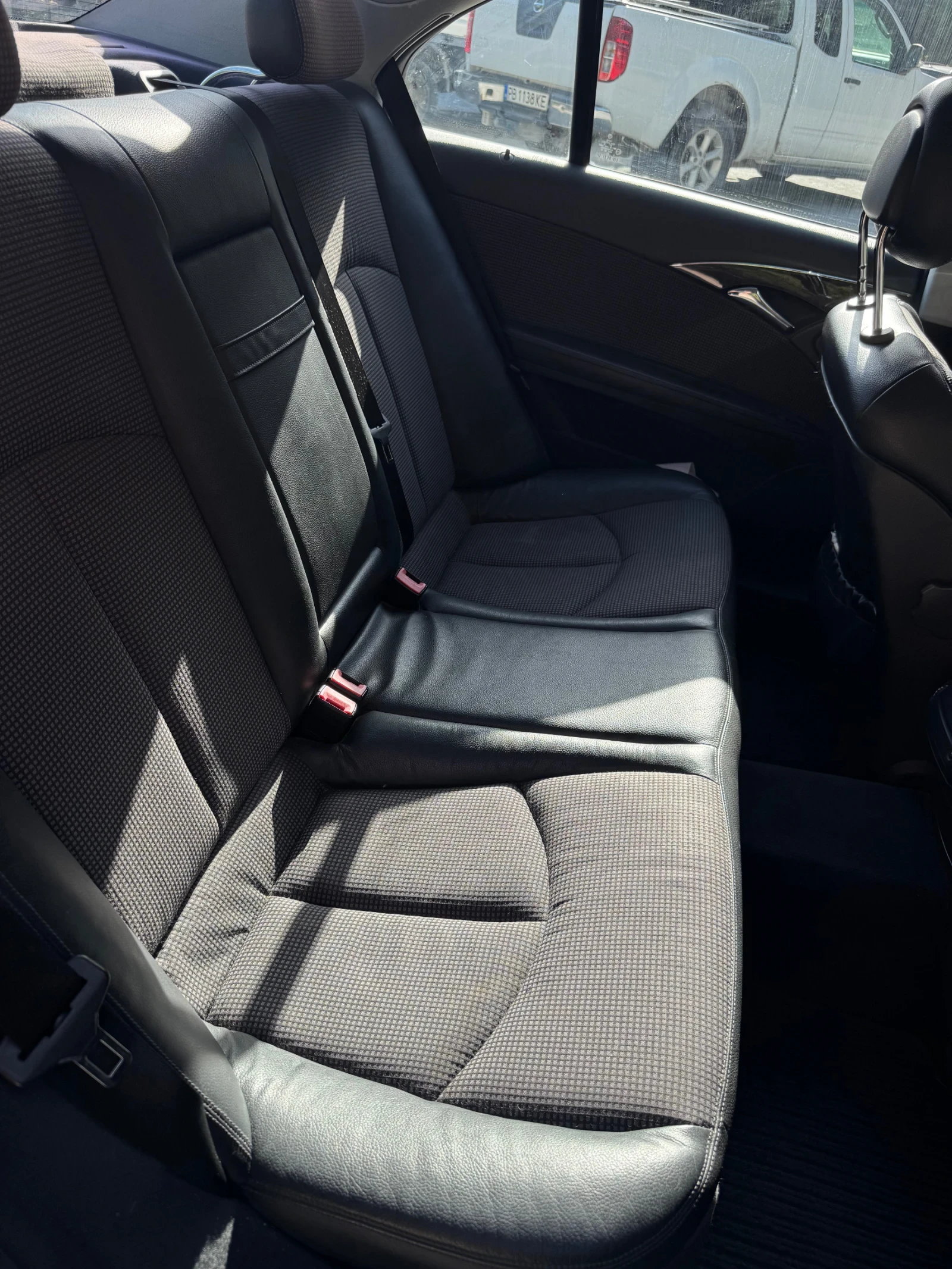 Mercedes-Benz E 320, снимка 8 - Автомобили и джипове - 56075703