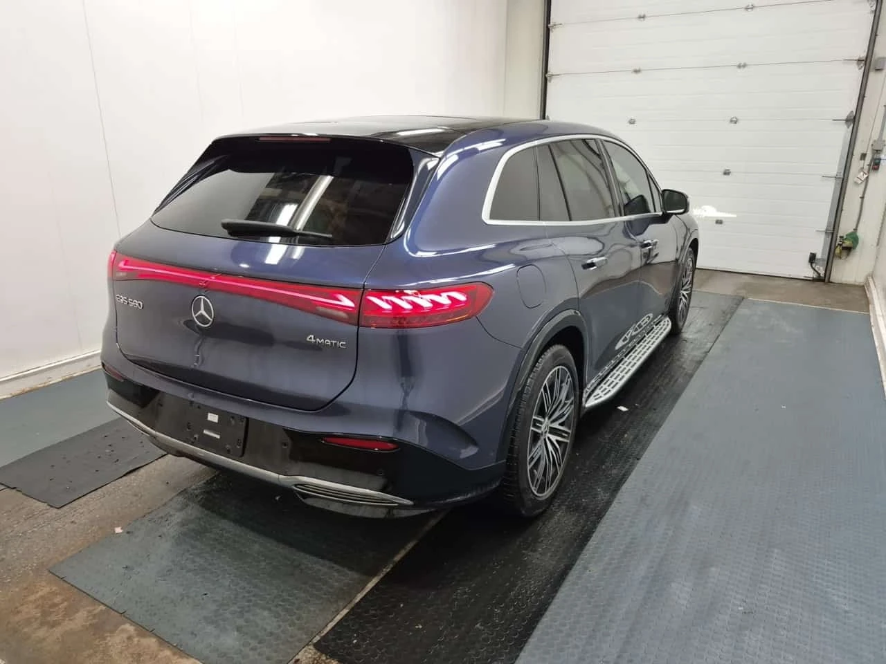 Mercedes-Benz EQS * 4matic Suv 580 * АВТОКРЕДИТ* , снимка 2 - Автомобили и джипове - 56281187