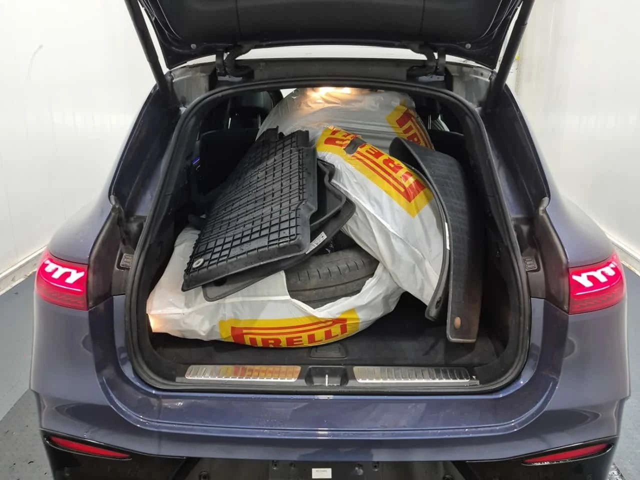 Mercedes-Benz EQS * 4matic Suv 580 * АВТОКРЕДИТ* , снимка 14 - Автомобили и джипове - 56281187