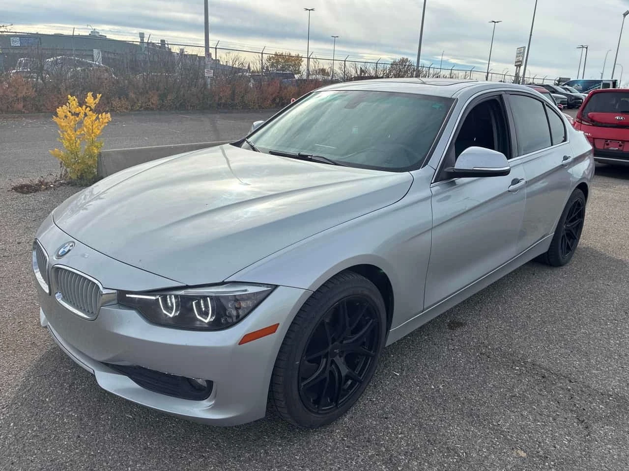BMW 320 * 320i xDrive * CARFAX * 