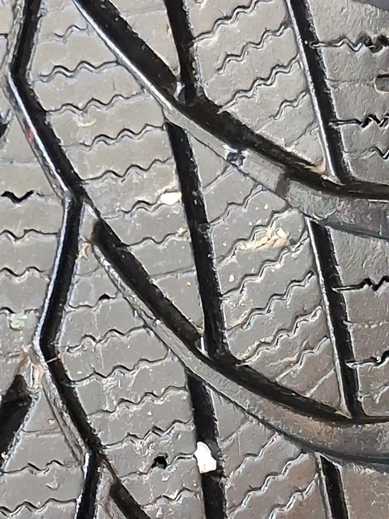 Dacia Duster 1.6 газ 4х4, снимка 15 - Автомобили и джипове - 52590280