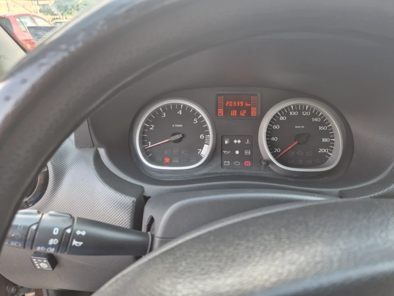 Dacia Duster 1.6 газ 4х4, снимка 11 - Автомобили и джипове - 52590280