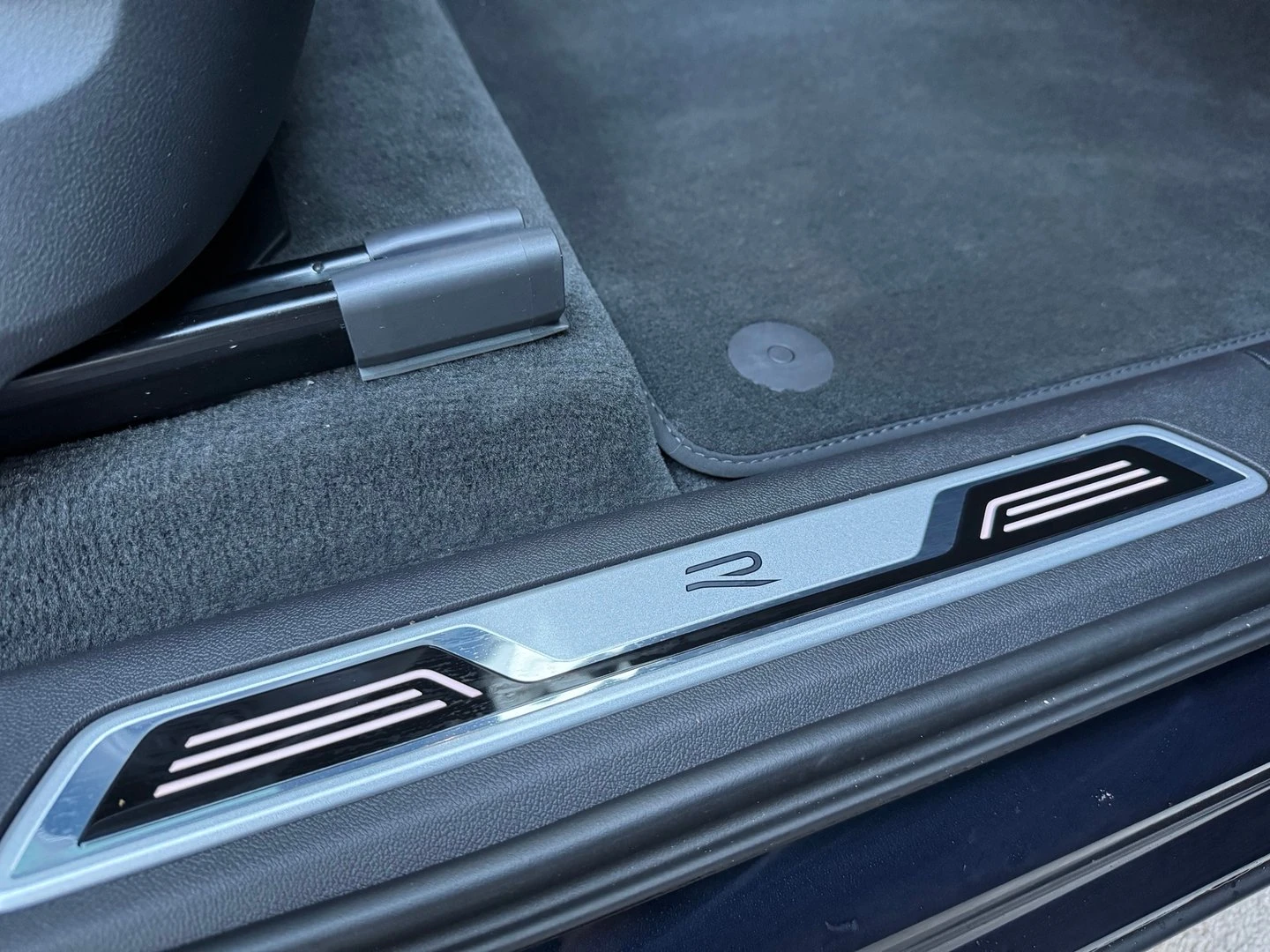 VW Touareg R-Line PA 3.0 V6 TDI SCR 4MOT | Mobile.bg   16