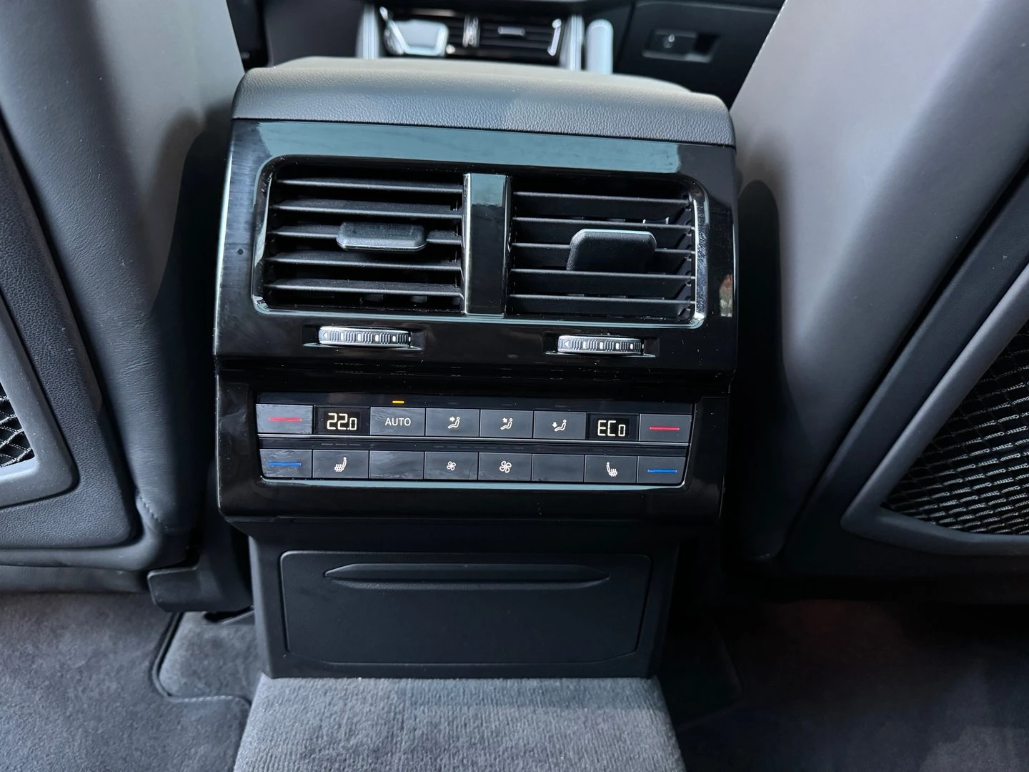 VW Touareg R-Line PA 3.0 V6 TDI SCR 4MOT | Mobile.bg   14