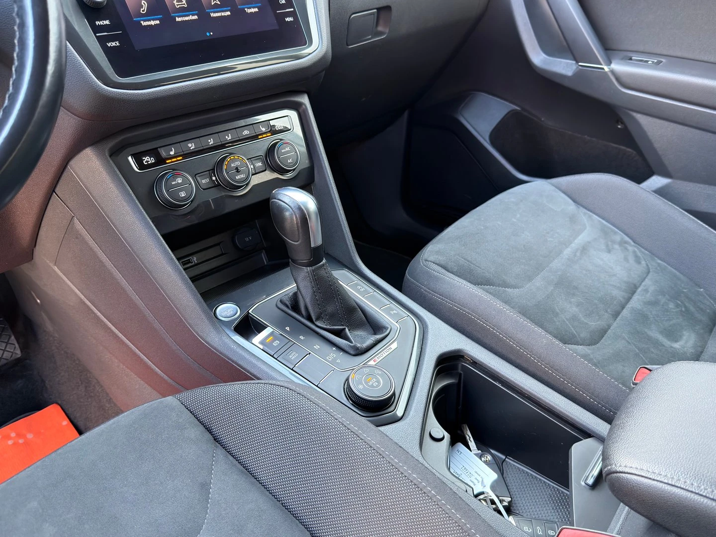 VW Tiguan LWB Highline 2.0TDI 4MOTION BMT - изображение 9