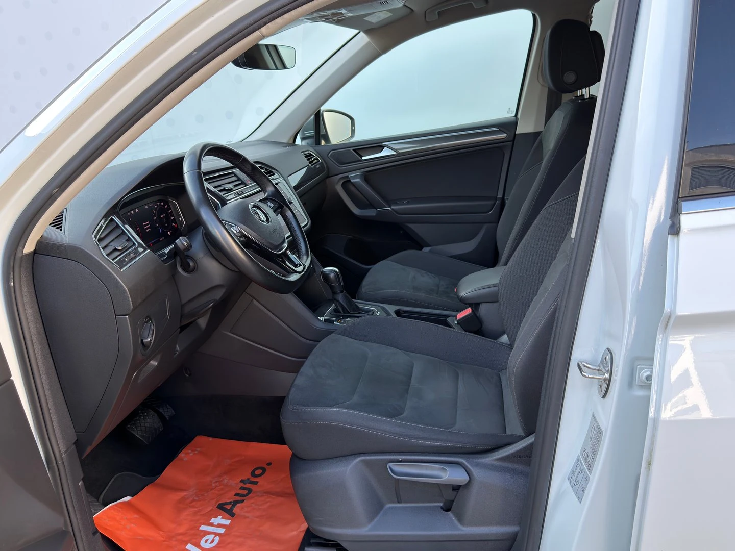VW Tiguan LWB Highline 2.0TDI 4MOTION BMT, снимка 6 - Автомобили и джипове - 54353583