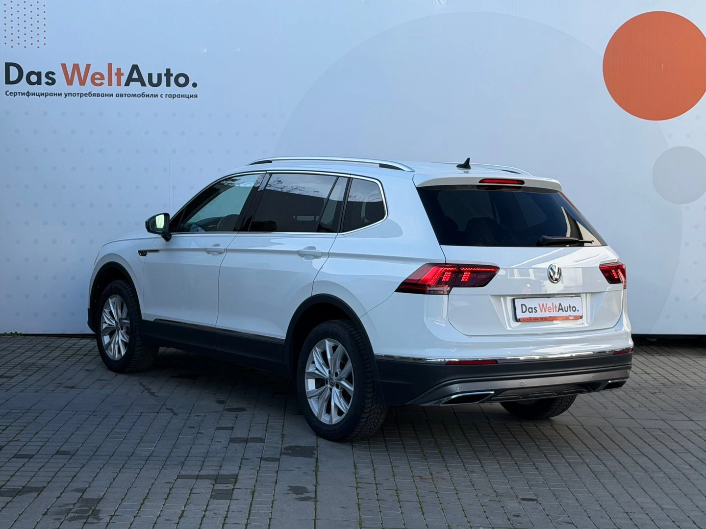 VW Tiguan LWB Highline 2.0TDI 4MOTION BMT, снимка 2 - Автомобили и джипове - 54353583