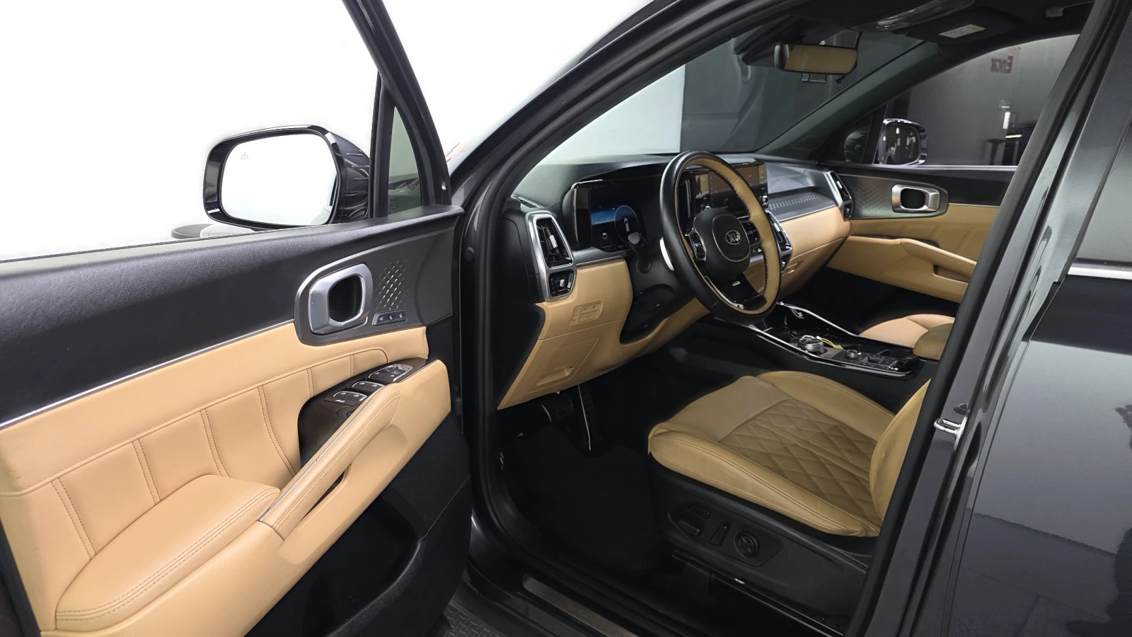 Kia Sorento 360* ОБДУХ* HUD* PANO, снимка 9 - Автомобили и джипове - 54835727