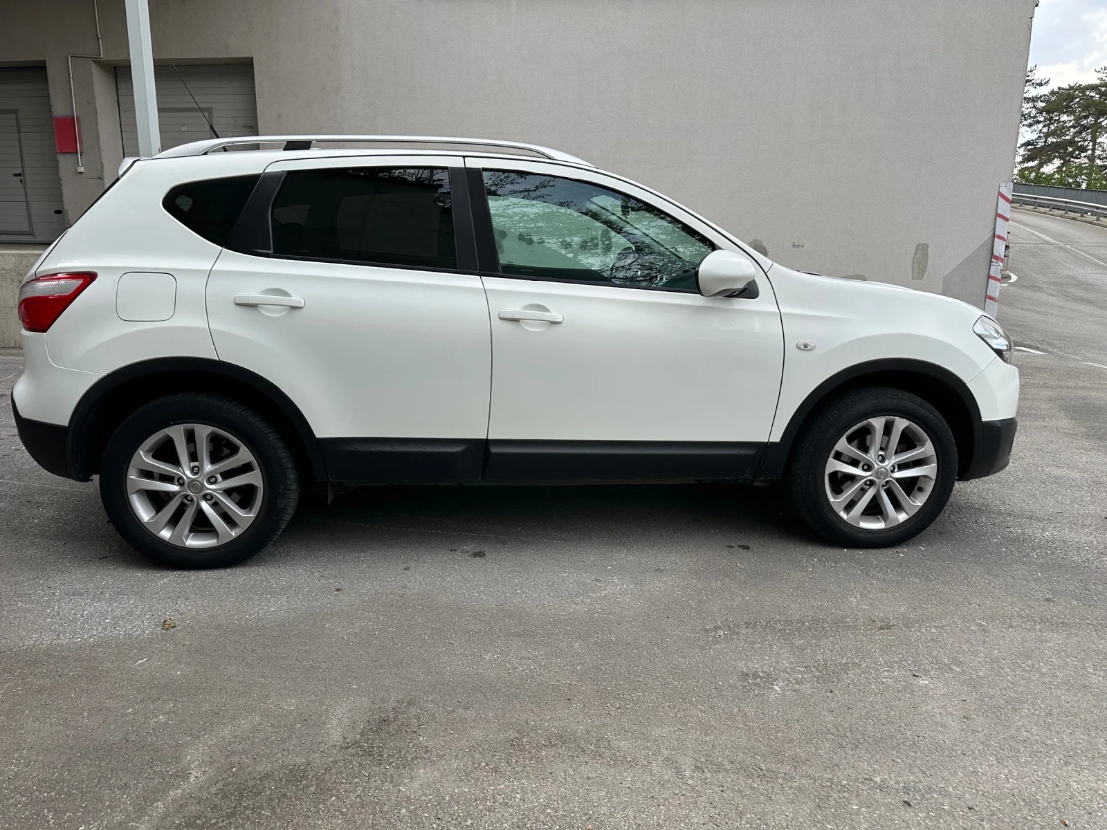 Nissan Qashqai 1.5dci, снимка 4 - Автомобили и джипове - 55940783