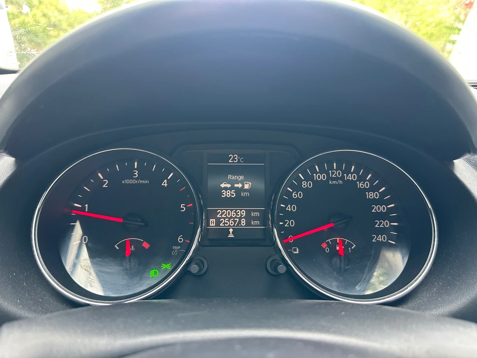 Nissan Qashqai 1.5dci, снимка 15 - Автомобили и джипове - 55940783