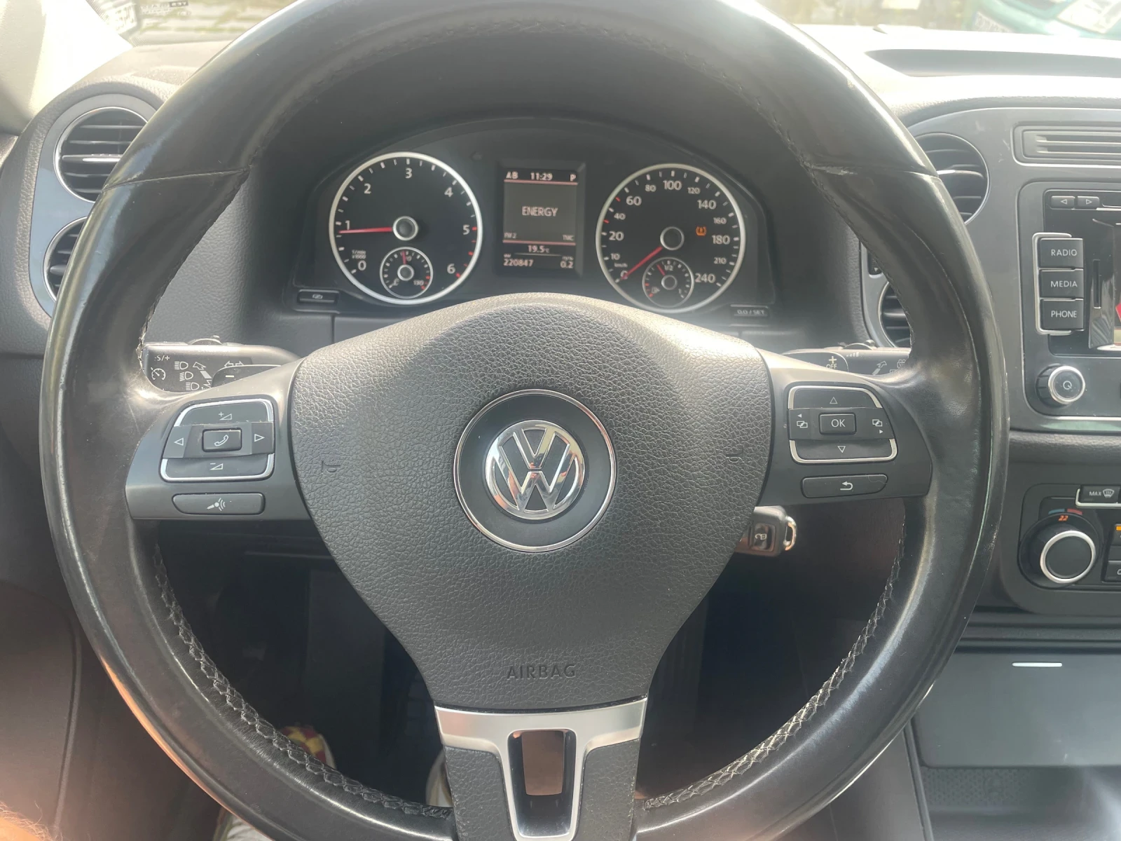 VW Tiguan 🔝 Панорама , снимка 12 - Автомобили и джипове - 56041848