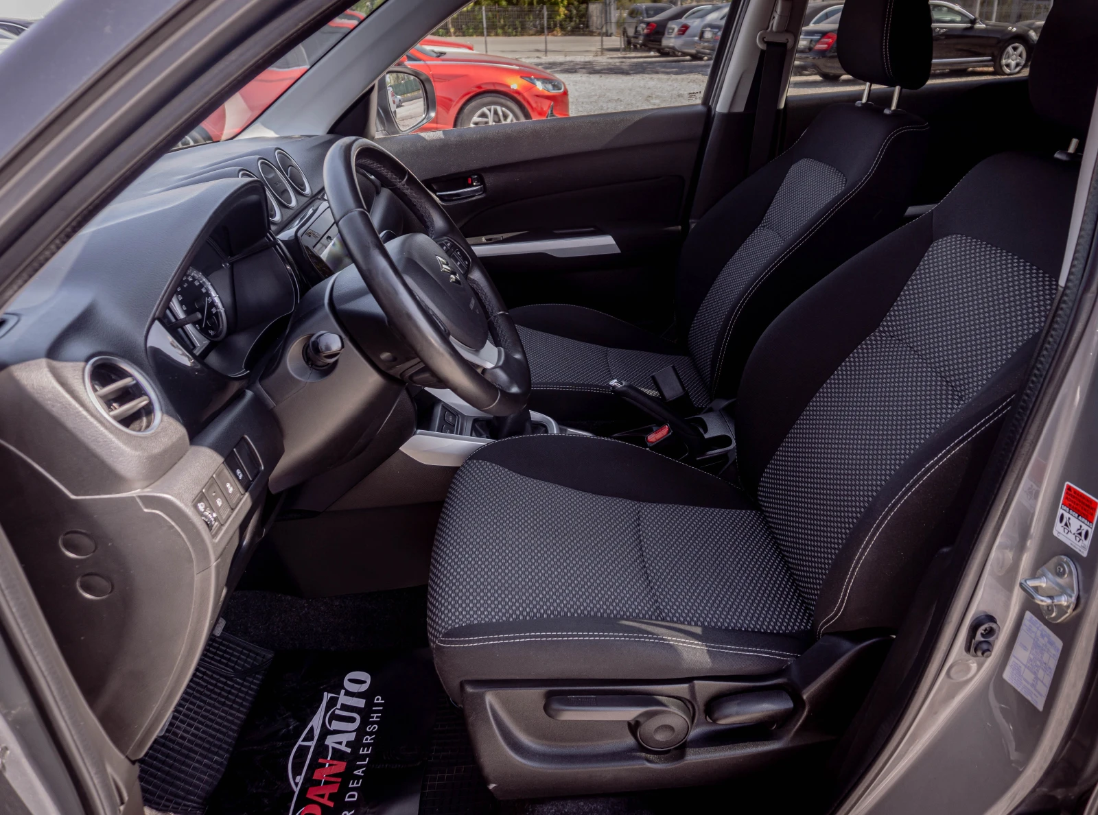 Suzuki Vitara 1.6 бензин ТОП! С ГАРАНЦИЯ! , снимка 9 - Автомобили и джипове - 56129075