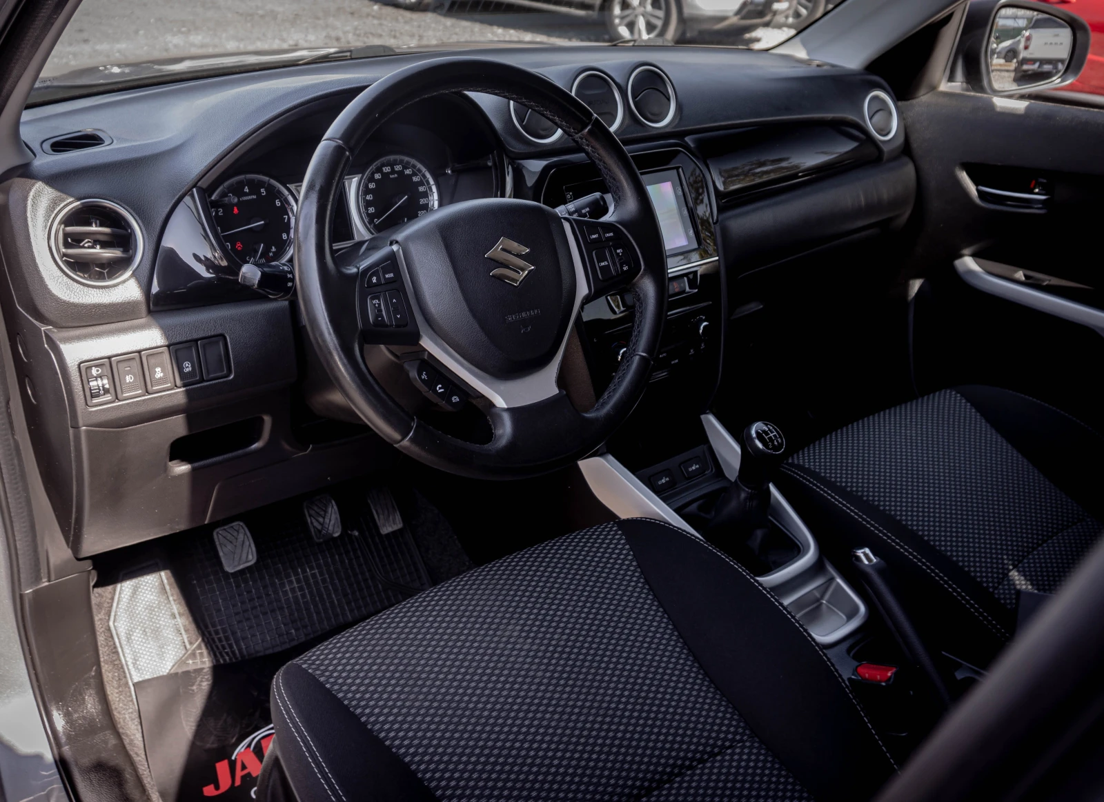 Suzuki Vitara 1.6 бензин ТОП! С ГАРАНЦИЯ! , снимка 7 - Автомобили и джипове - 56129075