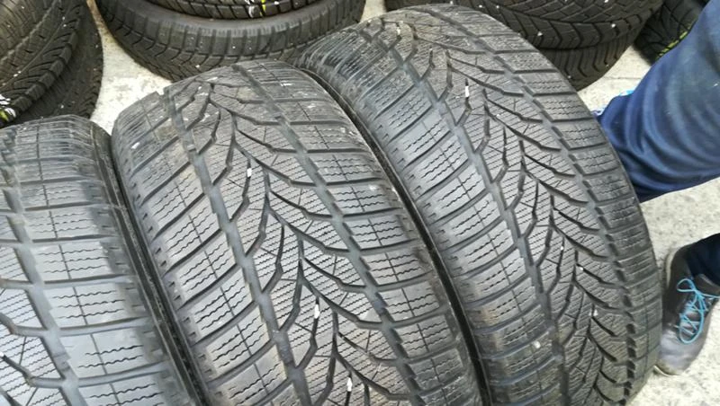 Гуми Зимни 225/50R17, снимка 3 - Гуми и джанти - 26740040