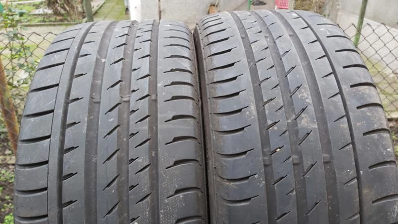 Гуми Летни 235/40R18, снимка 1 - Гуми и джанти - 27533182