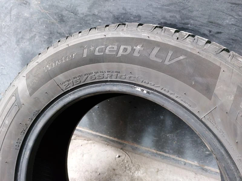 Гуми Зимни 215/65R16, снимка 5 - Гуми и джанти - 35972255