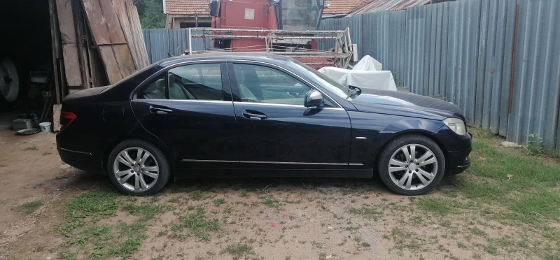 Mercedes-Benz C 220, снимка 3 - Автомобили и джипове - 49599777