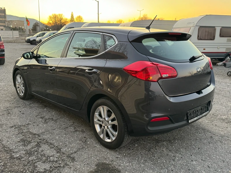 Kia Ceed 1.6i 135к.с Автоматик 85.000км  , снимка 4 - Автомобили и джипове - 49371359