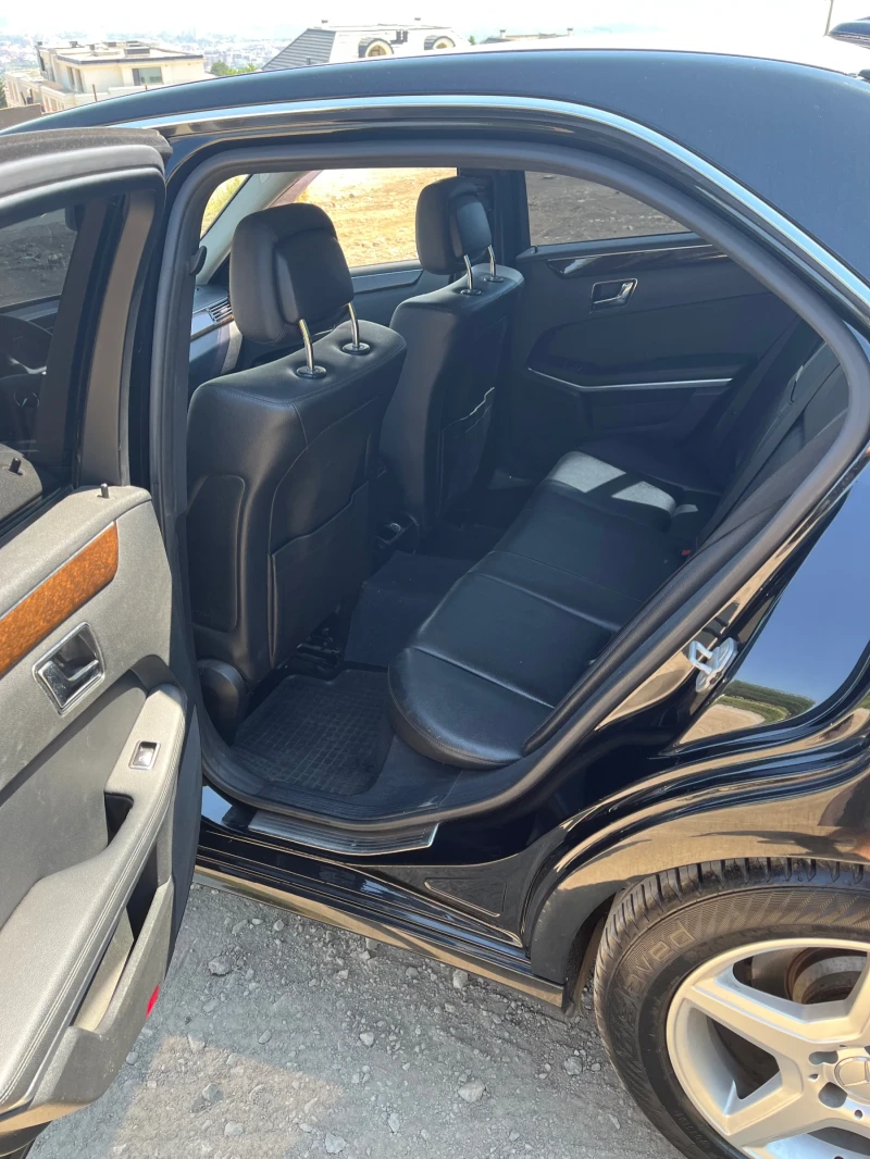 Mercedes-Benz E 200 E 200, снимка 12 - Автомобили и джипове - 52567818