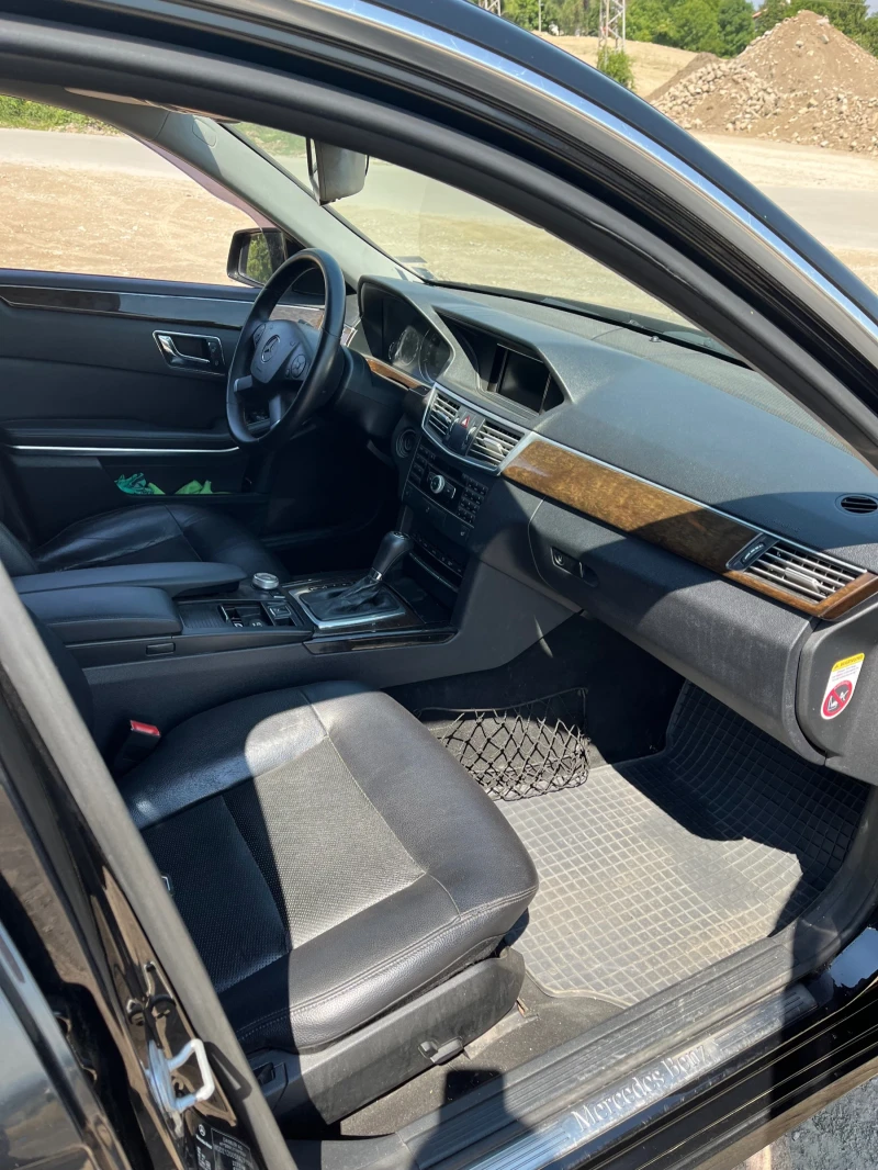 Mercedes-Benz E 200 E 200, снимка 10 - Автомобили и джипове - 52567818