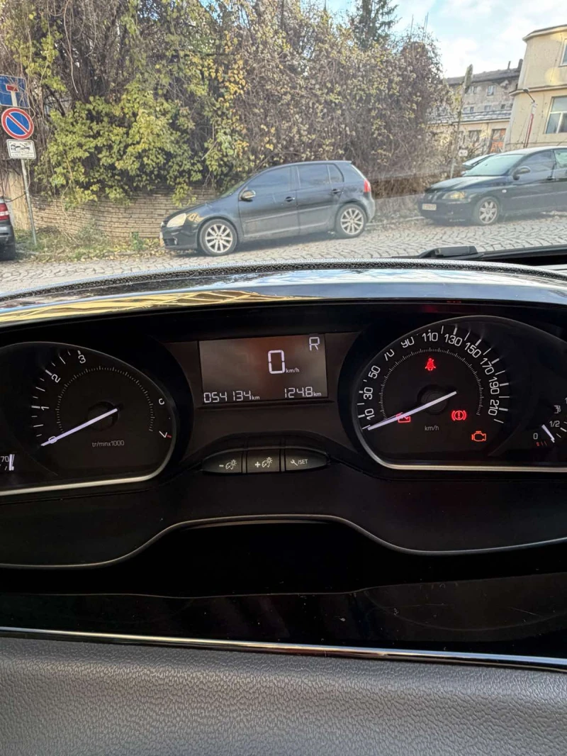 Peugeot 208, снимка 8 - Автомобили и джипове - 52606903