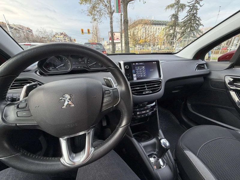 Peugeot 208, снимка 10 - Автомобили и джипове - 52606903