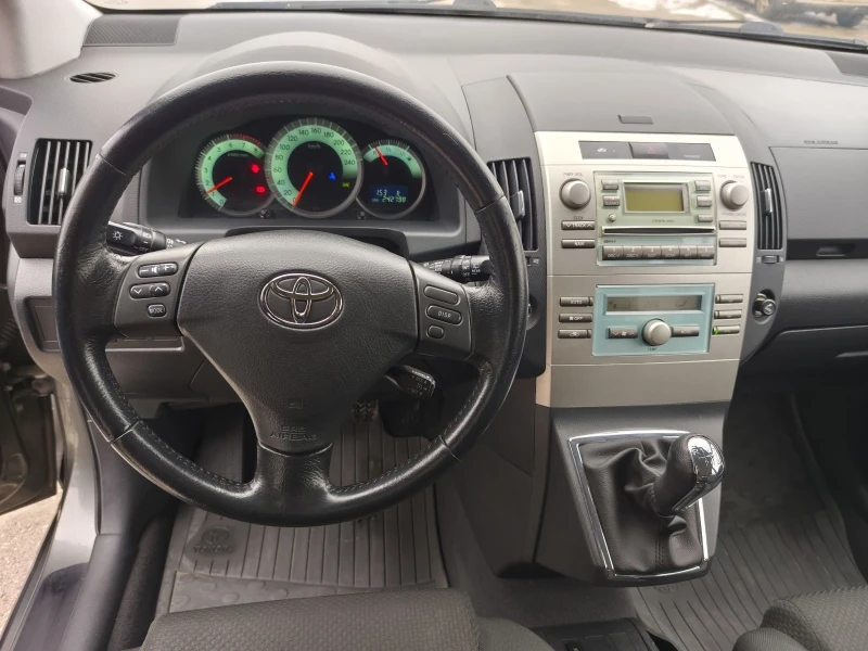Toyota Corolla verso 1.8i 16V ТОП!!! , снимка 9 - Автомобили и джипове - 53218996