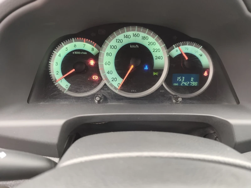 Toyota Corolla verso 1.8i 16V ТОП!!! , снимка 13 - Автомобили и джипове - 53218996