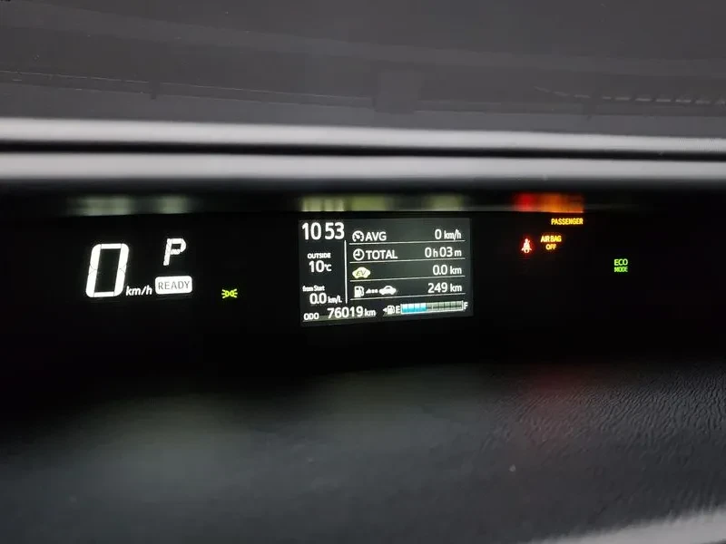 Toyota Prius C 1.5 Hybrid, снимка 8 - Автомобили и джипове - 55833763