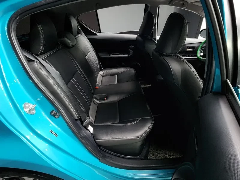 Toyota Prius C 1.5 Hybrid, снимка 12 - Автомобили и джипове - 55833763