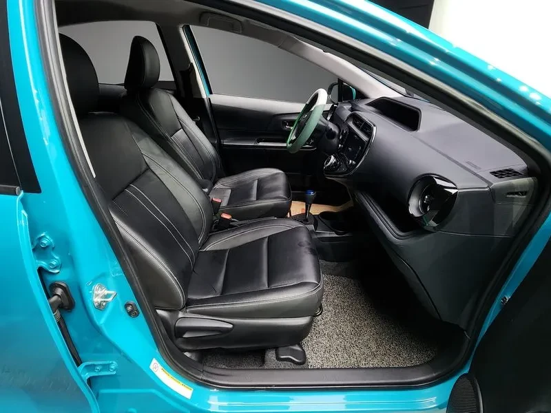 Toyota Prius C 1.5 Hybrid, снимка 13 - Автомобили и джипове - 55833763