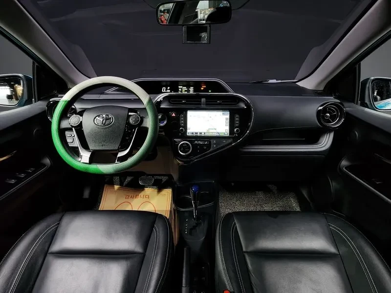 Toyota Prius C 1.5 Hybrid, снимка 7 - Автомобили и джипове - 55833763
