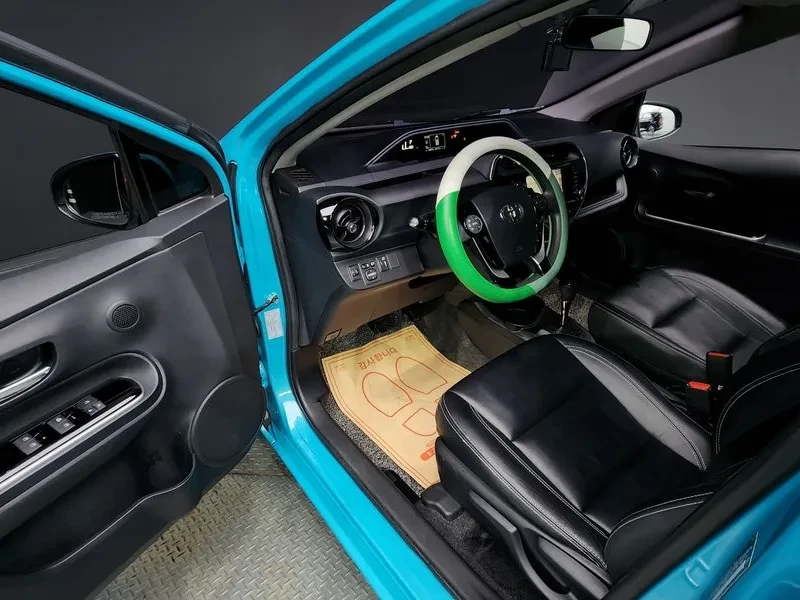 Toyota Prius C 1.5 Hybrid, снимка 10 - Автомобили и джипове - 55833763