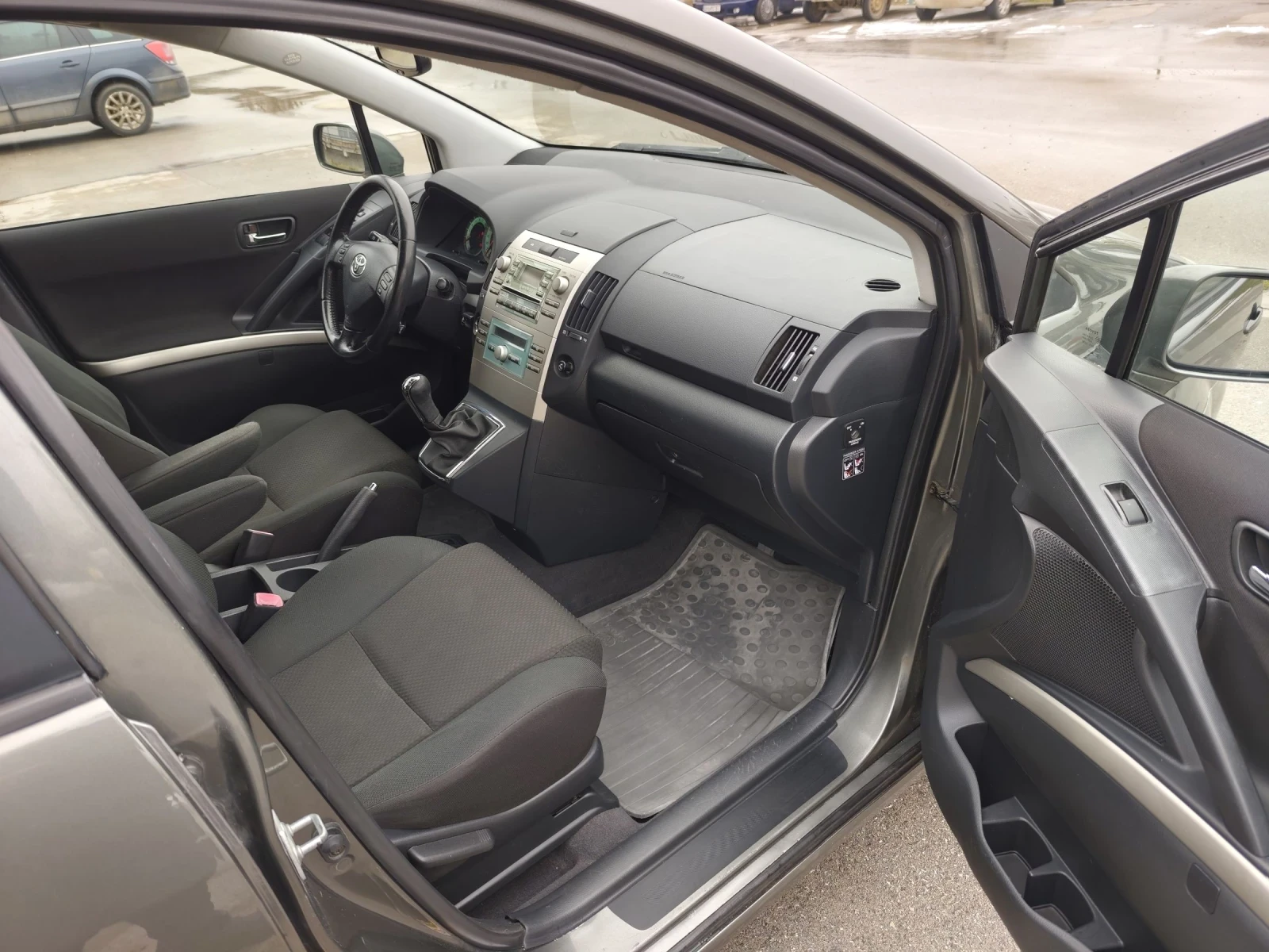 Toyota Corolla verso 1.8i 16V ТОП!!!  - изображение 10