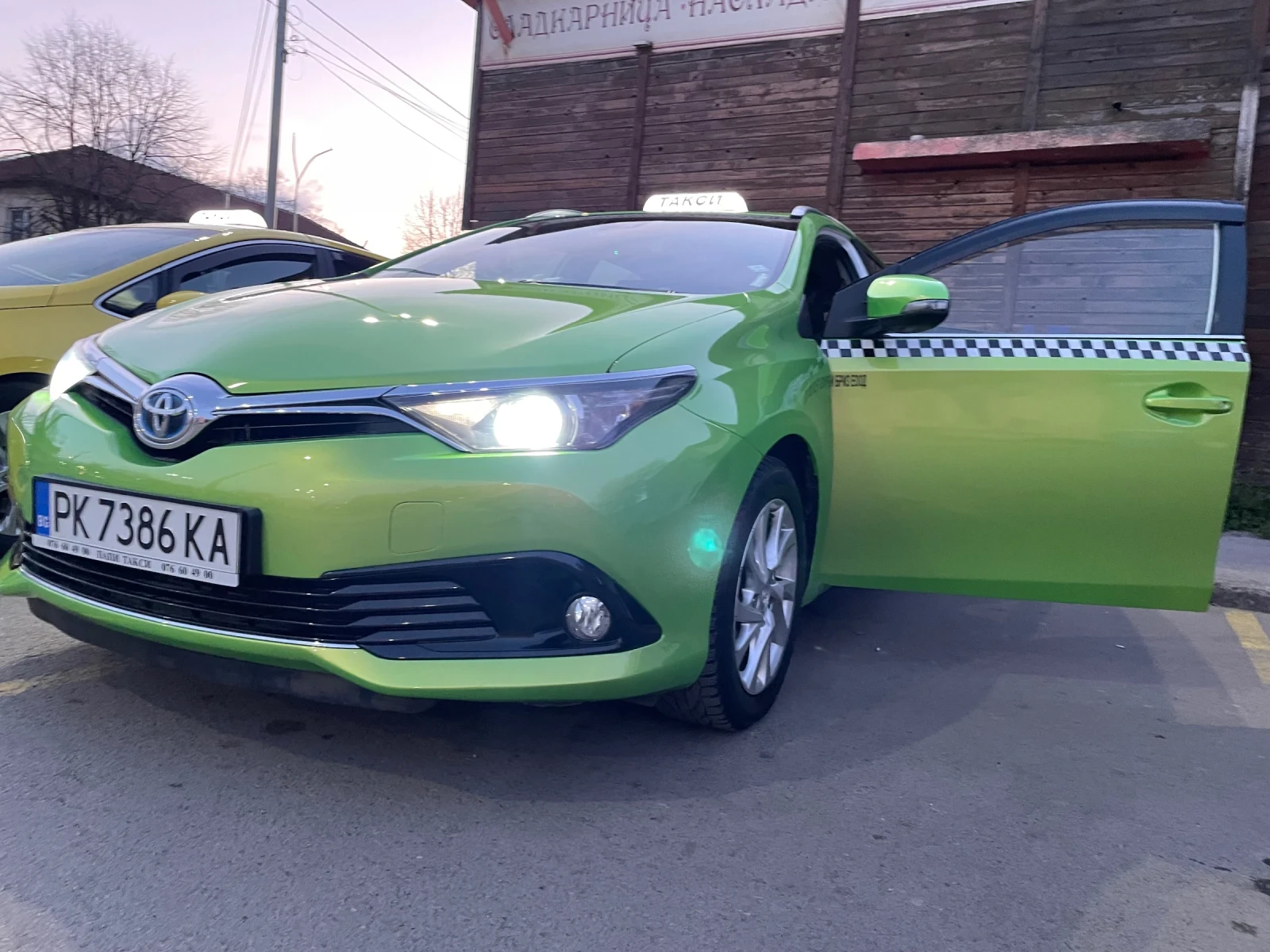 Toyota Auris  - изображение 2