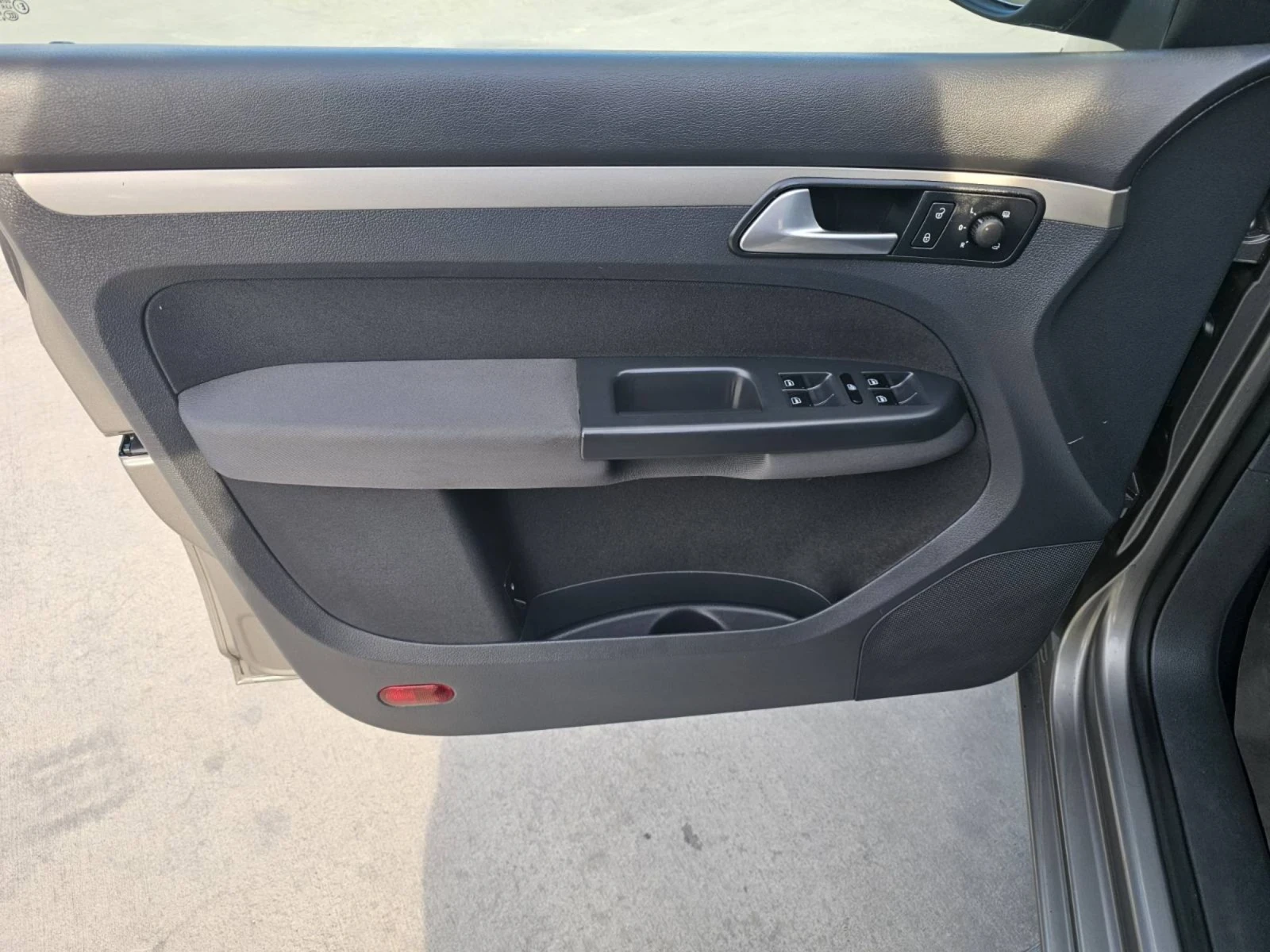 VW Touran 1.9 TDI/ 105 �.�. FREESTYLE/ FACELIFT/ �������� | Mobile.bg � ����������� 16