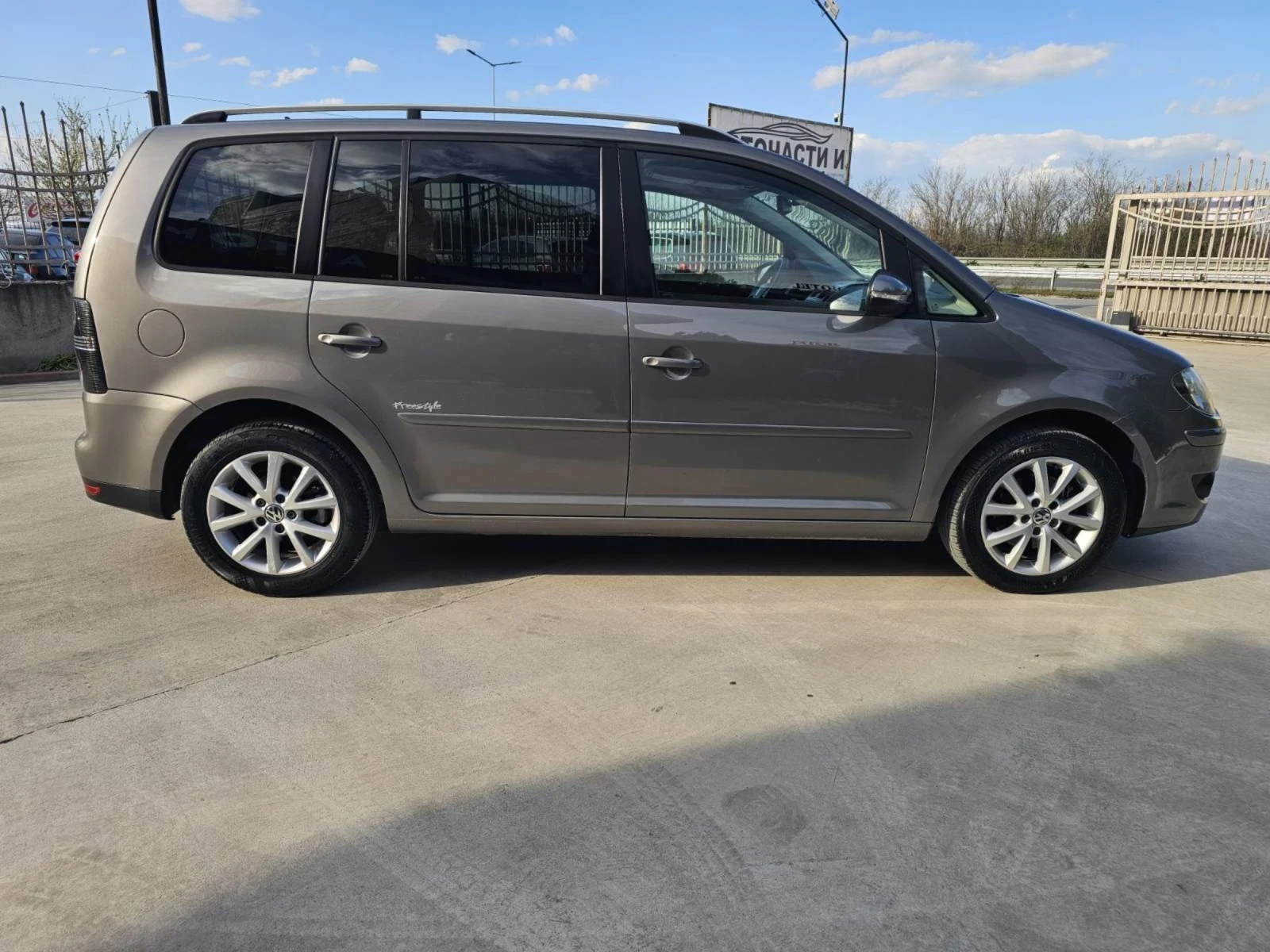 VW Touran 1.9 TDI/ 105 �.�. FREESTYLE/ FACELIFT/ �������� | Mobile.bg � ����������� 7