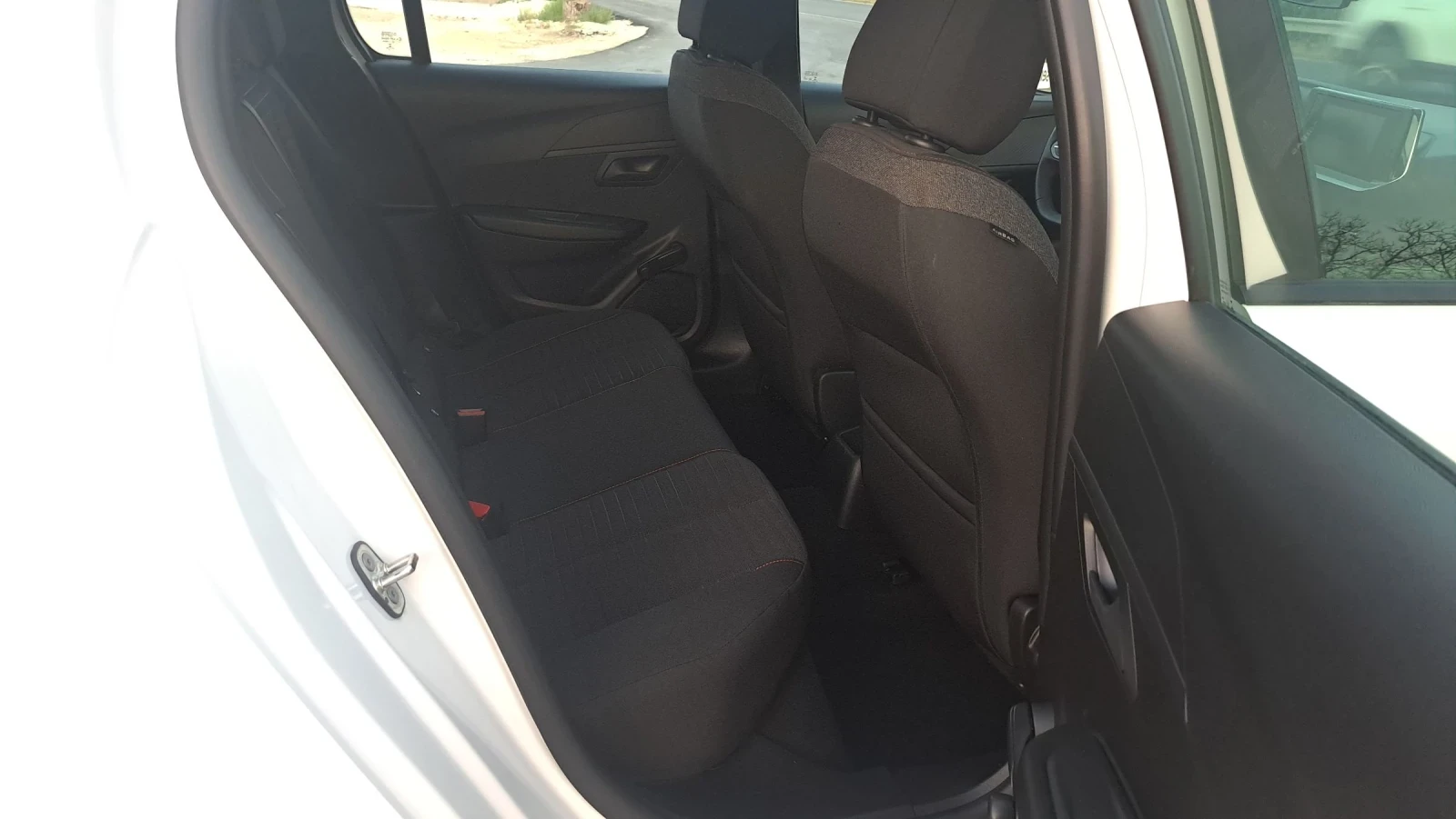 Peugeot 208 1.5 BLUE HDI, снимка 12 - Автомобили и джипове - 55189401