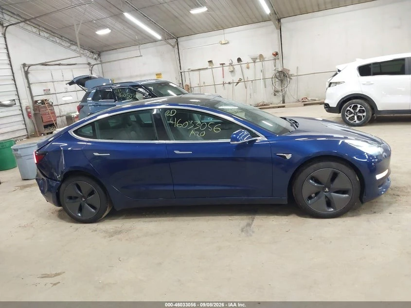 Tesla Model 3 LONG RANGE* DUAL MOTOR* КОЖА* ПОДГРЕВ* ПАНО* КАМЕР, снимка 12 - Автомобили и джипове - 56211417