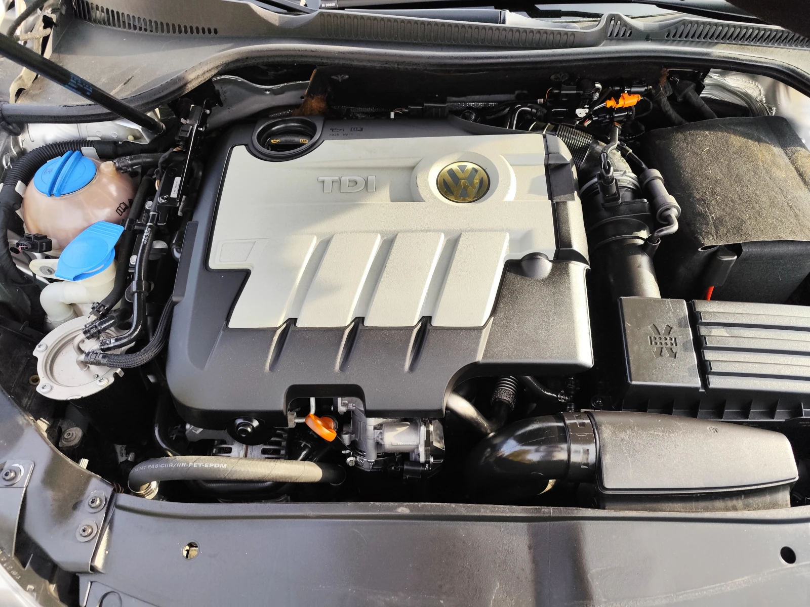 VW Golf 6/2.0TDi* HIGHLINE* EURO 5A/, снимка 13 - Автомобили и джипове - 56513402