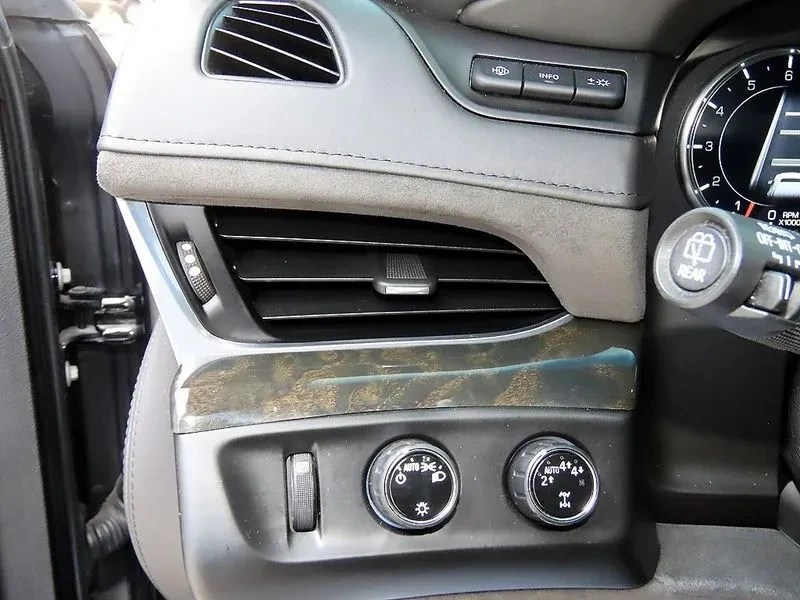 Cadillac Escalade 6.2 FULL, снимка 13 - Автомобили и джипове - 55704677