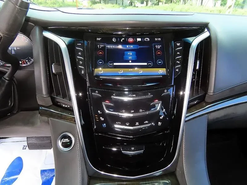 Cadillac Escalade 6.2 FULL, снимка 11 - Автомобили и джипове - 55704677