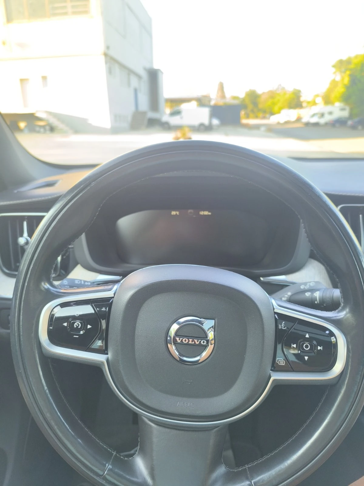 Volvo XC60 T6 - изображение 9