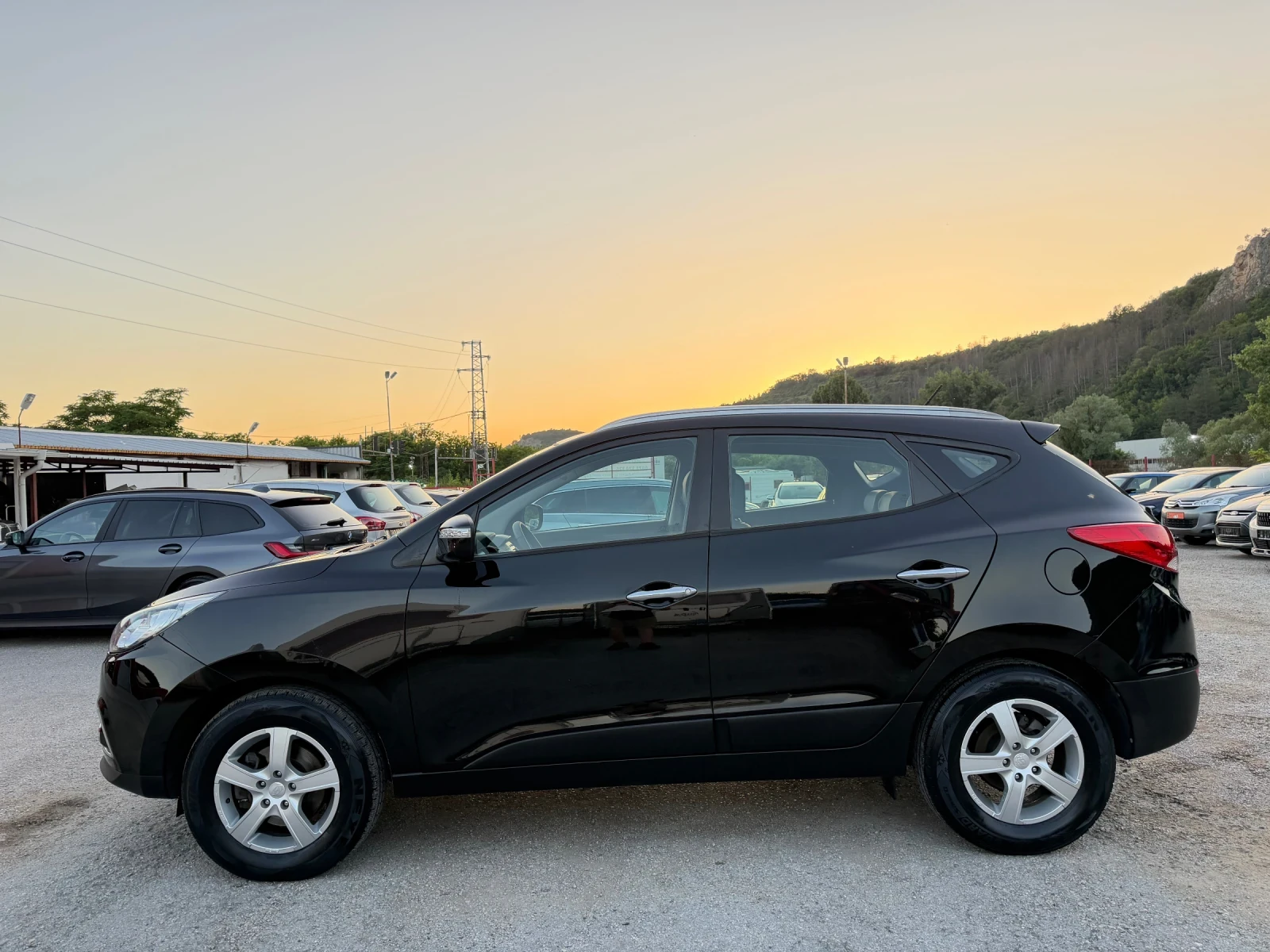 Hyundai IX35 1.7CRDI КОЖА/ПОДГРЕВ/ПАРКТРОНИК/КЛИМАТРОНИК, снимка 6 - Автомобили и джипове - 54811476